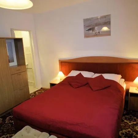 Posejdon לינה וארוחת בוקר פוביירובו