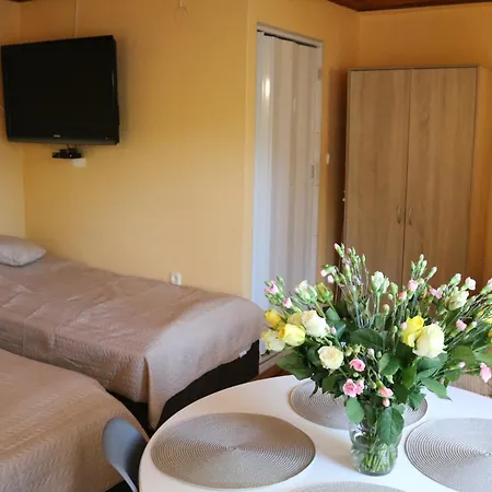 לינה וארוחת בוקר Posejdon פוביירובו