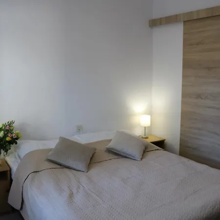 לינה וארוחת בוקר Posejdon פוביירובו